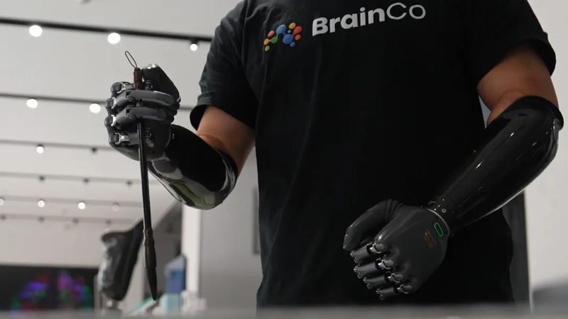 数据处理模块对传输过来的数据进行处理和分析，包括：